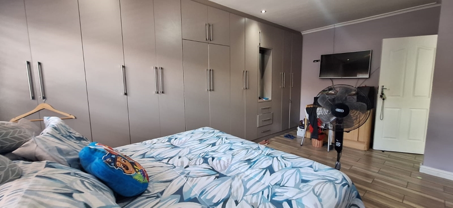 4 Bedroom Property for Sale in Grassy Park Western Cape